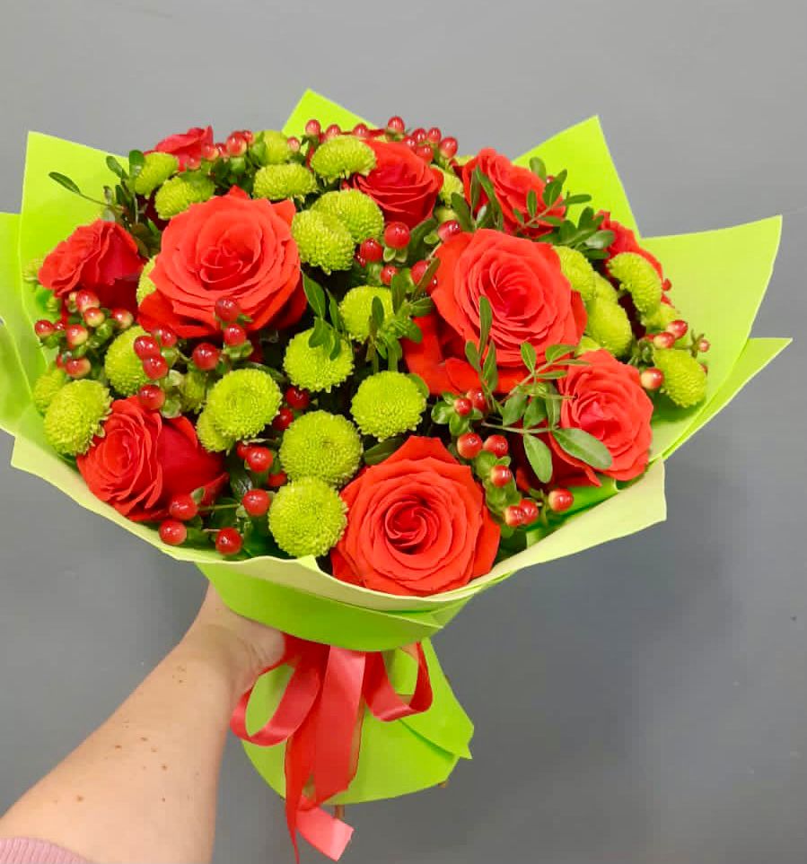 Букет цветов из: Хризантемы и Розы в Эндирее