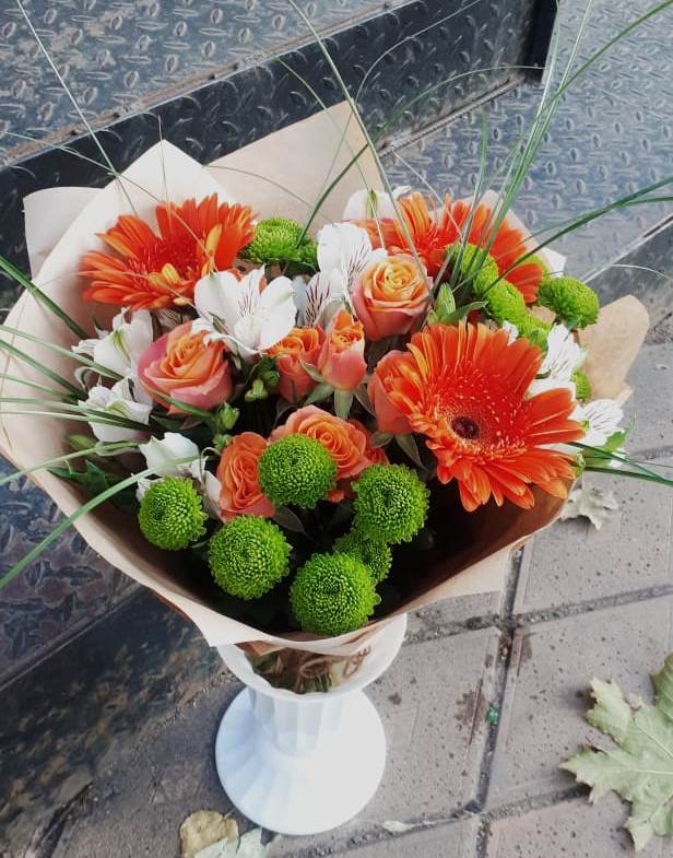 Букет цветов из: Герберы, Хризантемы, Альстромерии и Розы в Эндирее