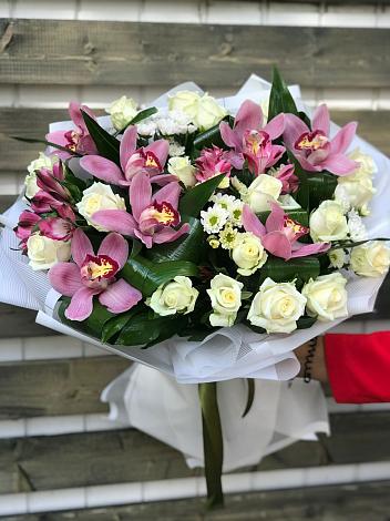 Букет цветов из: Розы и Хризантемы в Эндирее