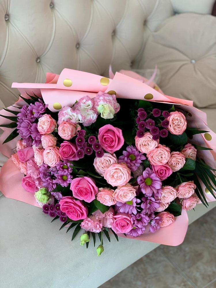 Букет цветов из: Хризантемы, Розы и Лизиантусы в Эндирее