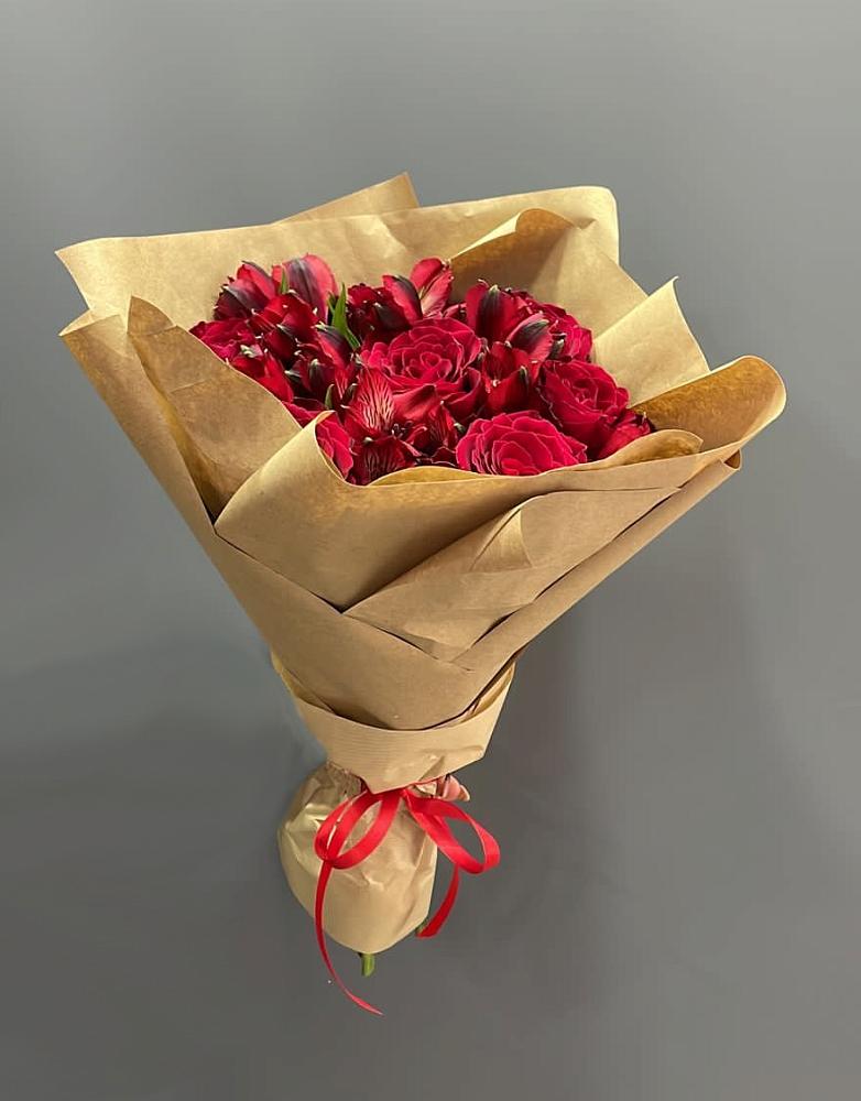 Букет цветов из: Альстромерии и Розы в Эндирее