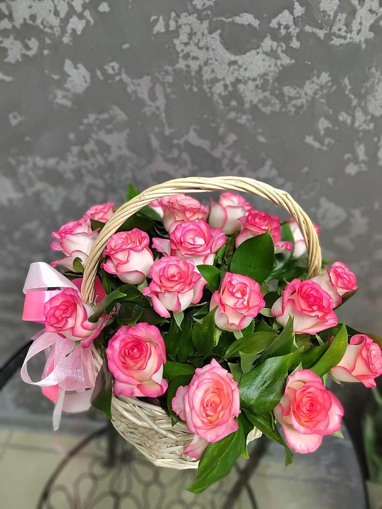Цветочная композиция из Розы в корзине в Эндирее
