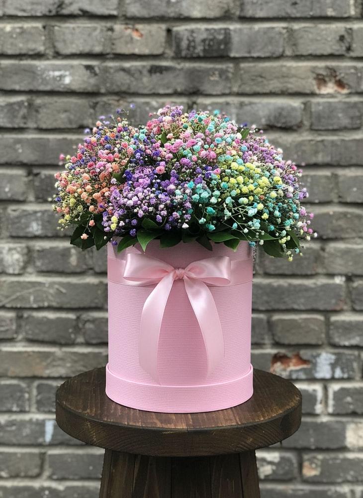 Цветочная композиция из Гипсофила и Розы в шляпной коробке в Эндирее