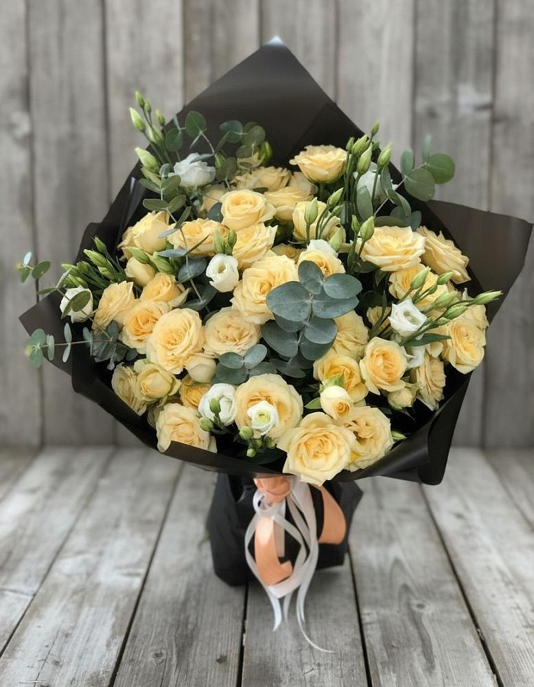 Букет цветов из: Розы и Лизиантусы в Эндирее