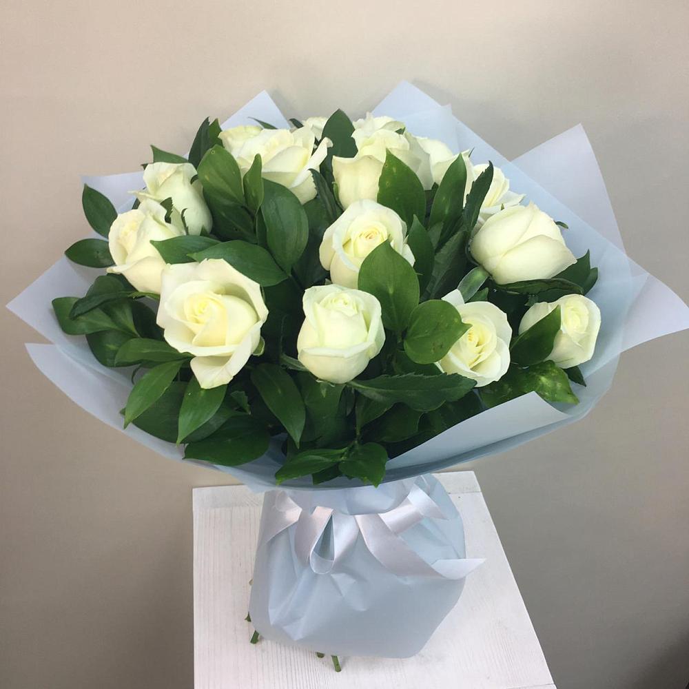 Букет 15 Белых роз Проуд в Эндирее