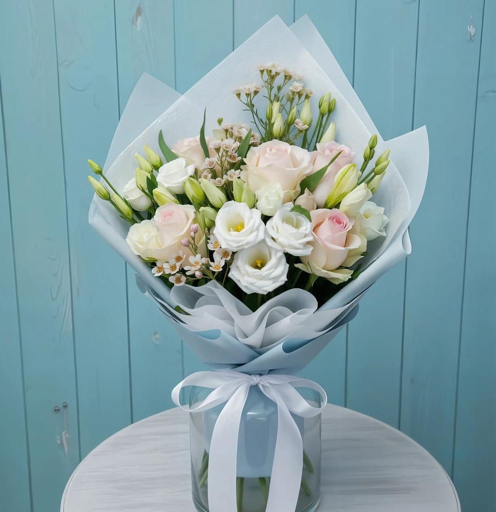 Букет цветов из: Розы и Лизиантусы в Эндирее