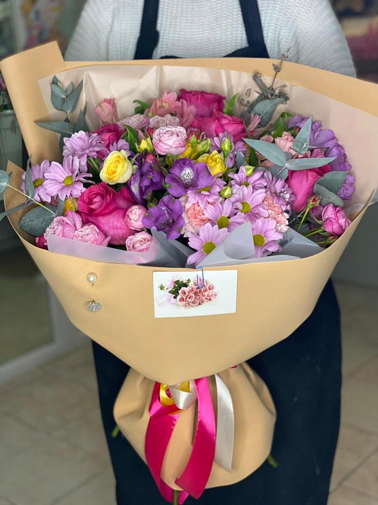 Букет цветов из: Хризантемы, Гвоздики и Альстромерии в Эндирее