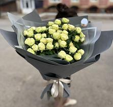 Букет Белые кустовые розы Солинеро в Эндирее