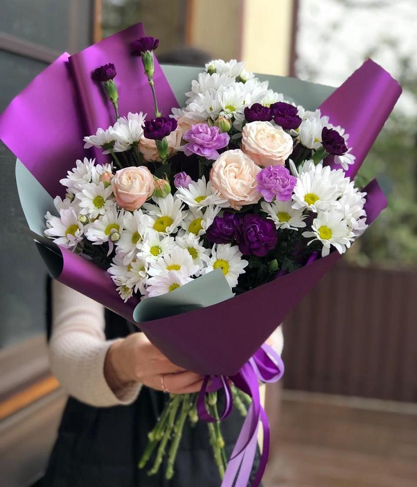 Букет цветов из: Хризантемы, Гвоздики и Розы в Эндирее