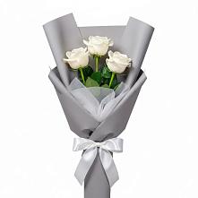 Букет 3 белые розы в Эндирее