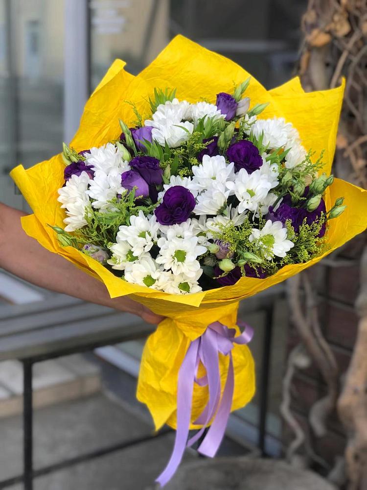 Букет цветов из: Ирисы, Хризантемы и Ромашки в Эндирее