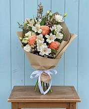 Букет цветов из:  Альстромерии, Лизиантусы, Розы и Хризантемы в Эндирее