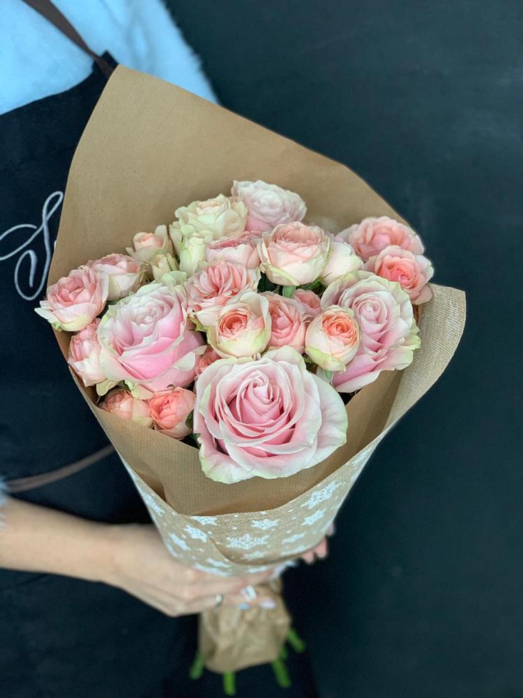 Букет цветов из: Хризантемы и Розы в Эндирее