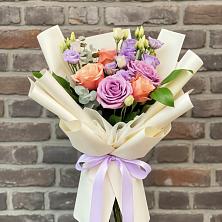 Букет цветов из:  Лизиантусы и Розы в Эндирее