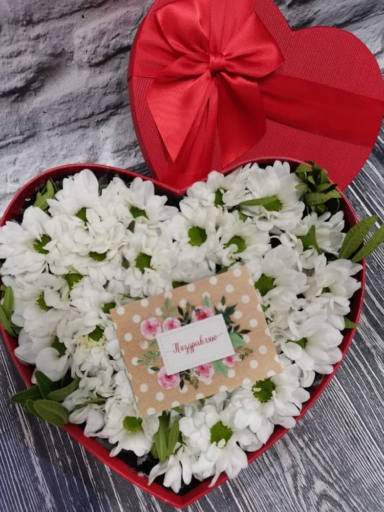 Цветочная композиция из Хризантемы в виде сердца в Эндирее