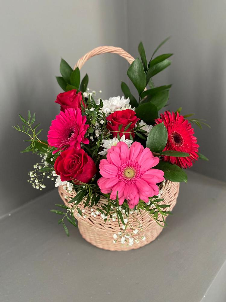 Цветочная композиция из Розы, Хризантемы и Герберы в корзине в Эндирее
