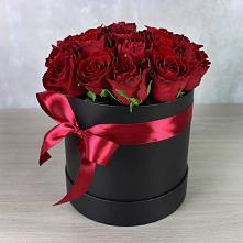 Цветочная композиция из Розы в шляпной коробке в Эндирее