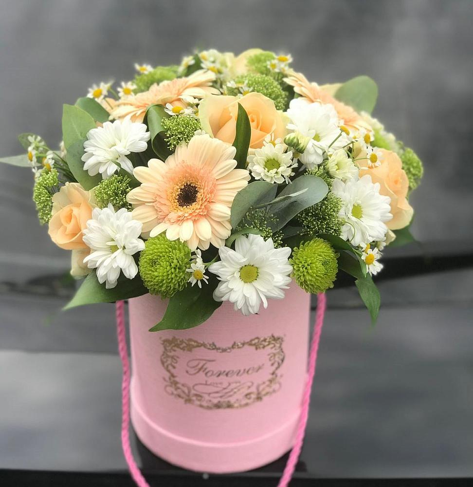 Цветочная композиция из Розы, Герберы и Хризантемы в шляпной коробке в Эндирее