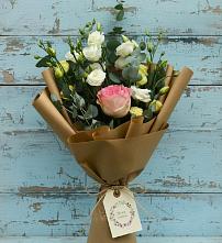 Букет цветов из:  Розы и Лизиантусы в Эндирее