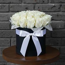 Цветочная композиция из Розы в шляпной коробке в Эндирее